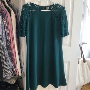 Green lace sleeve dress